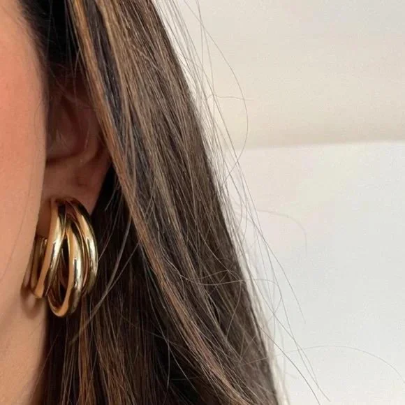 NEW CHUNKY 18K GOLD HOOP EARRINGS, NICE EARRINGS, CUTE EARRINGS - Picture 2 of 6